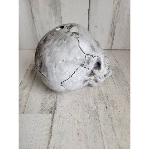 Ceramic skull tea light candle holder Halloween home decor - Picture 3 of 10